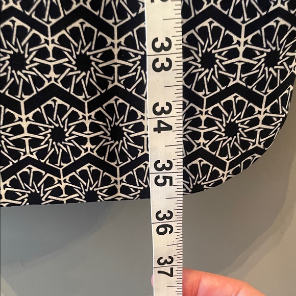 Donna Morgan 3/4 sleeve Dress in Blue and White Geometric Pattern Size 6P - Picture 7 of 8